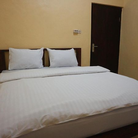 Tange Guest House Ruteng Exterior photo