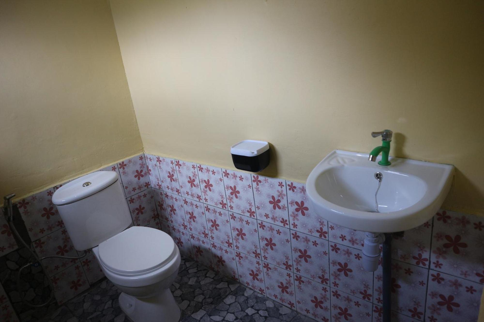 Tange Guest House Ruteng Exterior photo