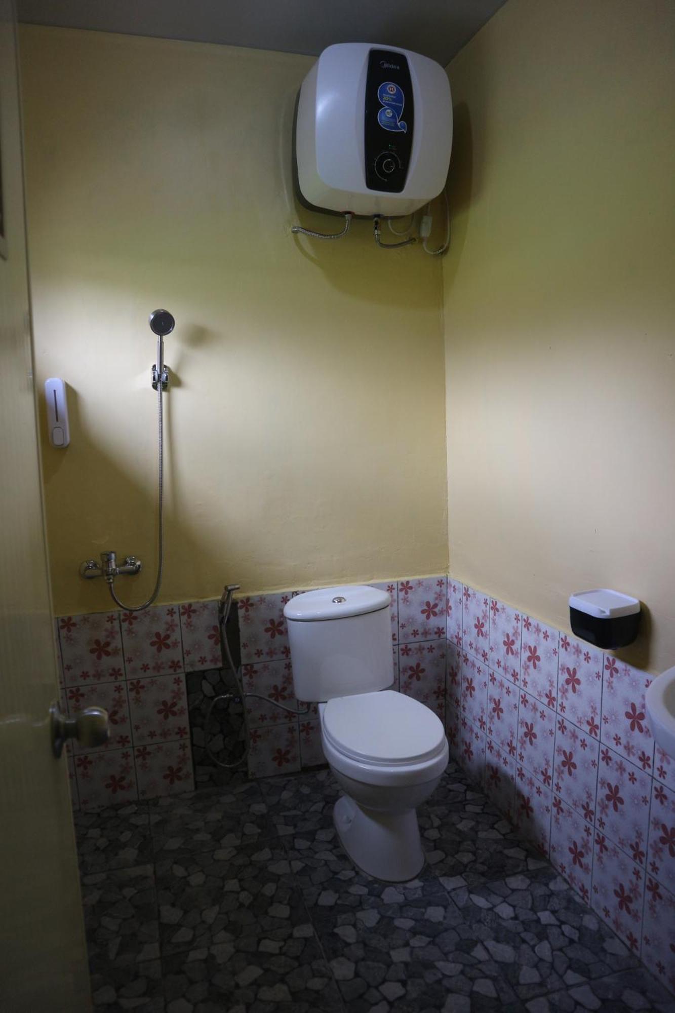 Tange Guest House Ruteng Exterior photo